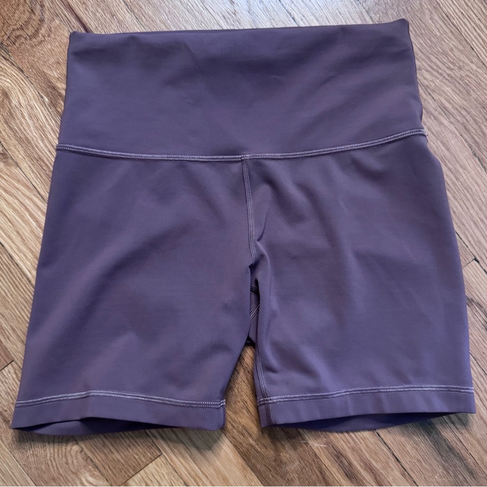 Lululemon Mauve Wunder Train Shorts 6” inseam sz 8